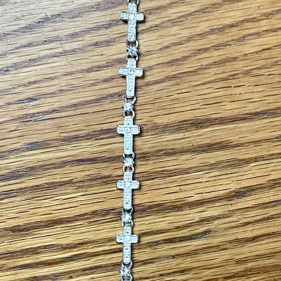 Avon Sparkling silver cross tennis bracelet with extender - Picture 3 of 3